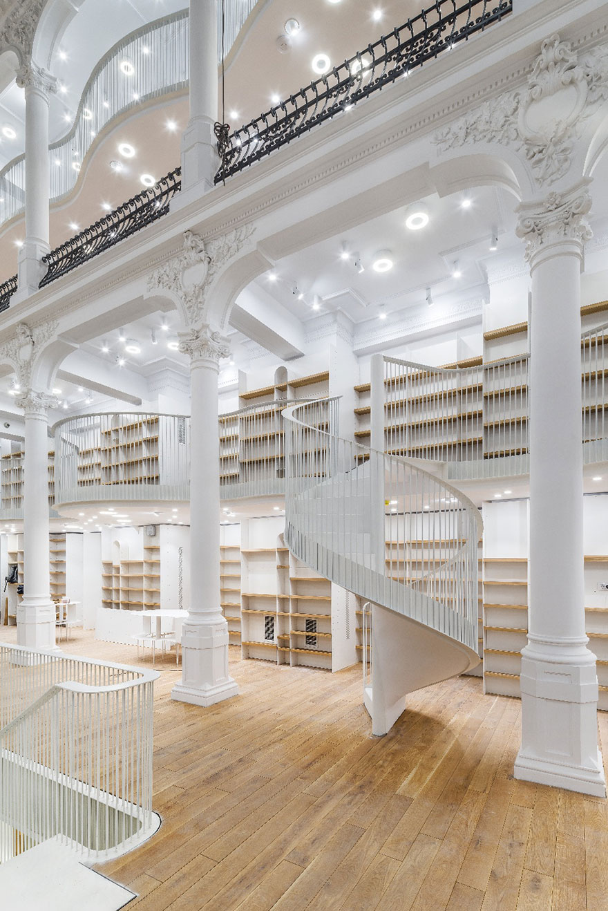 carousel-of-light-library-bucharest-14